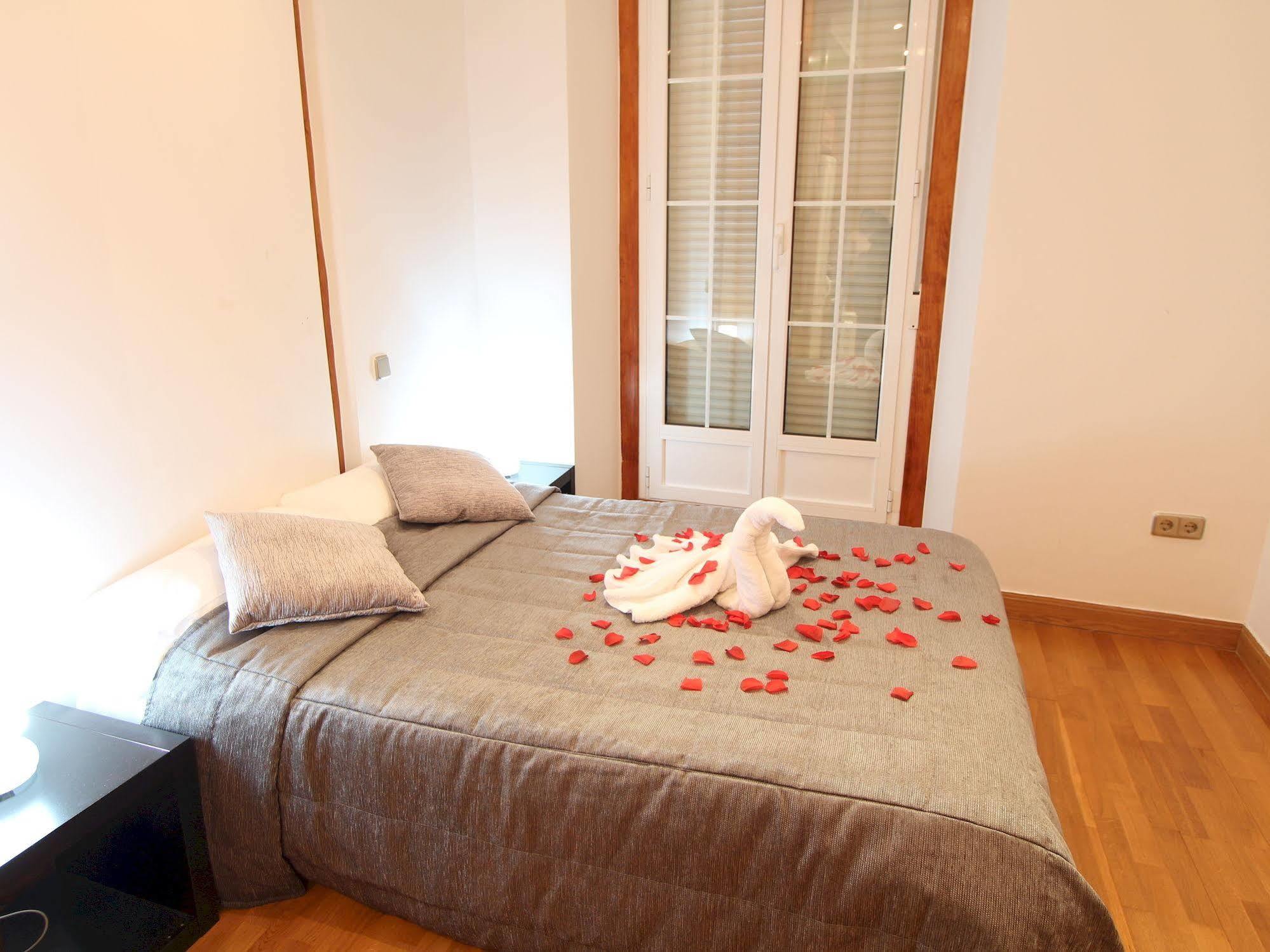 Apartamentos Good Stay Prado Madrid Eksteriør billede